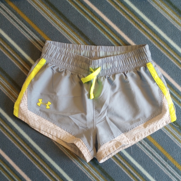 Under Armour girls sprint/athletic shorts, small, 6/7 - Picture 2 of 5